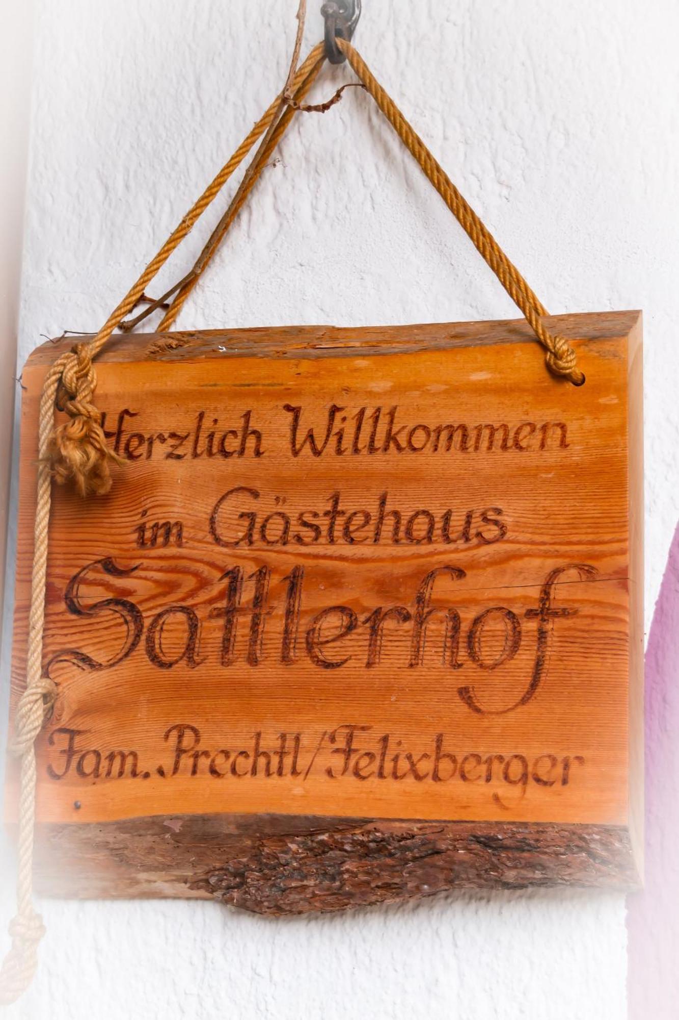 Gaestehaus Sattlerhof 베르나우암히엠지 외부 사진