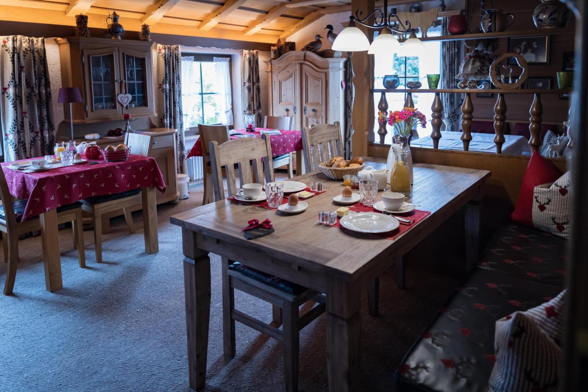 Gaestehaus Sattlerhof 베르나우암히엠지 외부 사진
